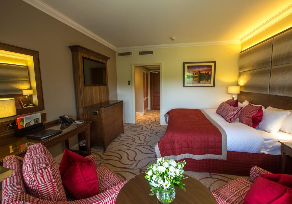 The Celtic Manor Resort Newport  Exterior photo A bedroom at the hotel